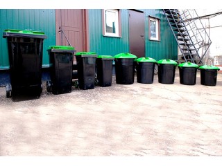 Новые пластиковые контейнеры для мусора